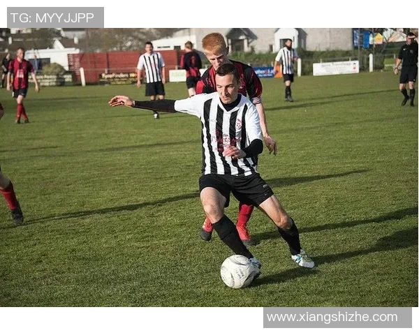 掌握钟摆式过人技巧提升足球技术的秘密与训练方法解析