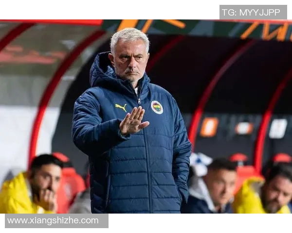 热刺官方确认主帅穆里尼奥3年合同续约，球迷期待新赛季带领球队冲击英超前四！