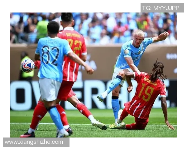 曼城与曼联激战联赛杯谁能在德比中笑到最后